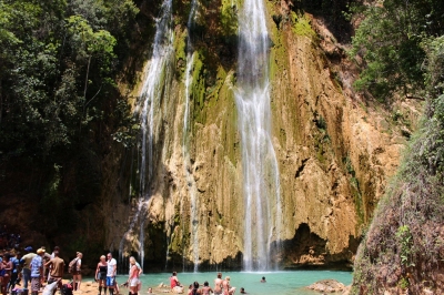 Saltos de Limon Wasserfall Dominikanische Republik (Alexander Mirschel)  Copyright 
Informations sur les licences disponibles sous 'Preuve des sources d'images'